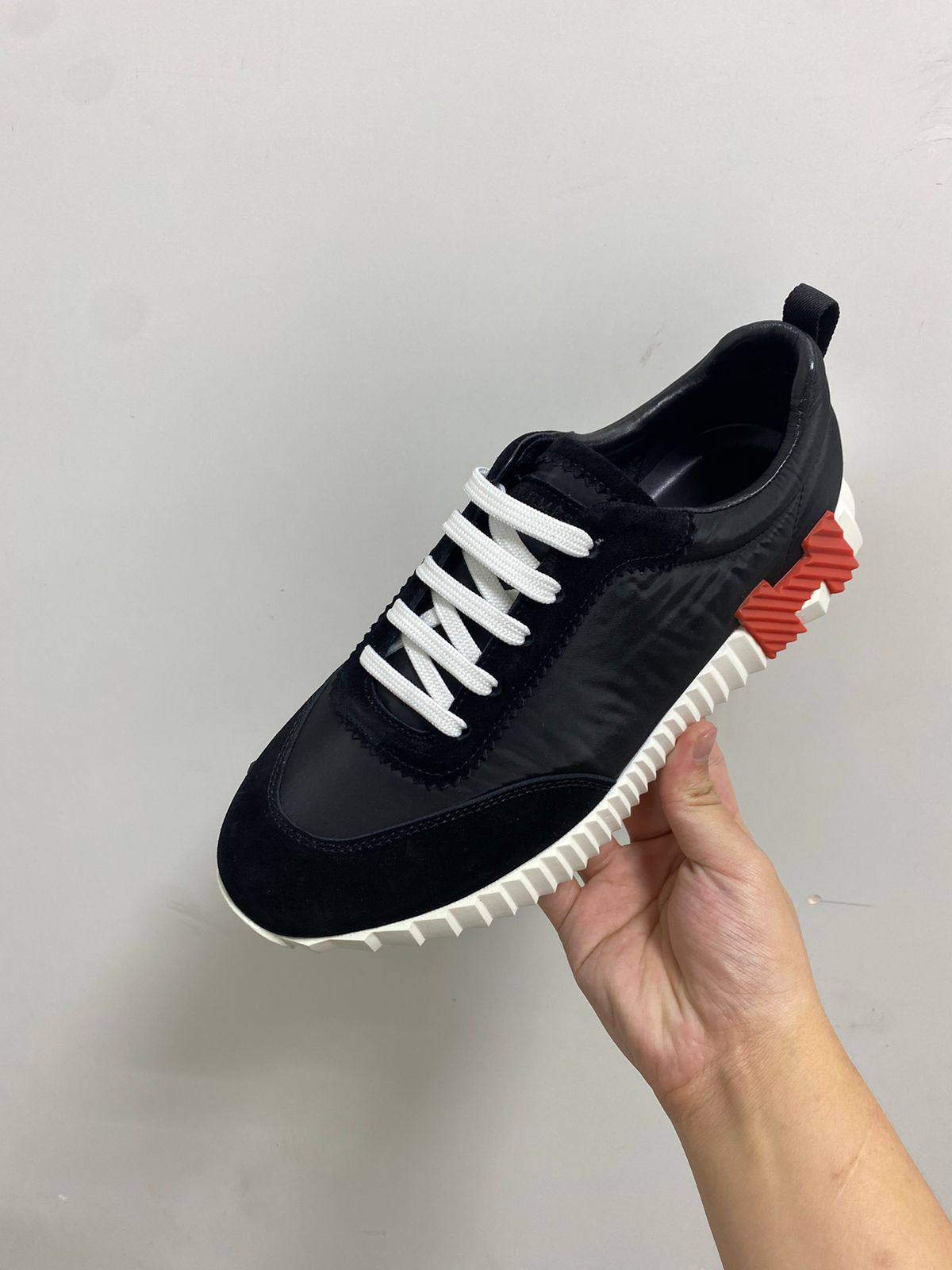 Hermes Bouncing Sneakers 
40 to 45 AVAILABLE 
345 dhs💓

Zain242
♥️♥️♥️