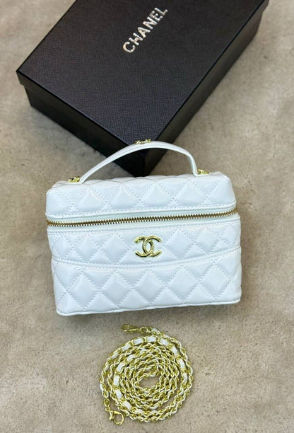 CHANEL 
GOOD QUALITY 
90 dhs🪙🌨️
WITH BOX 📦 

Zain28
♥️♥️♥️
