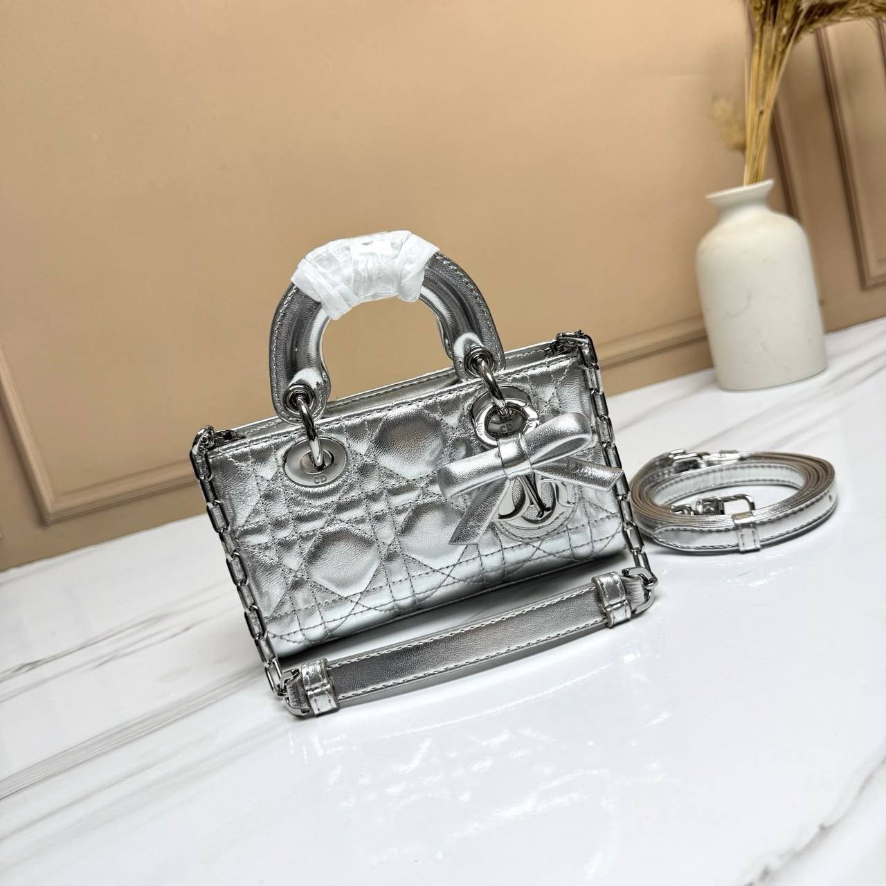 Dior 
Master🎁🎁
310 dhs✅
#17cm🥰🥰

Zain228
♥️♥️♥️