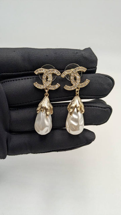 Chanel
*Master Quality* 
*Earrings*
100 dhs🇦🇪🇦🇪 with Normal Box 🎁
120 dhs🇦🇪🇦🇪 with Master Box 🎁

Zain210
♥️♥️♥️