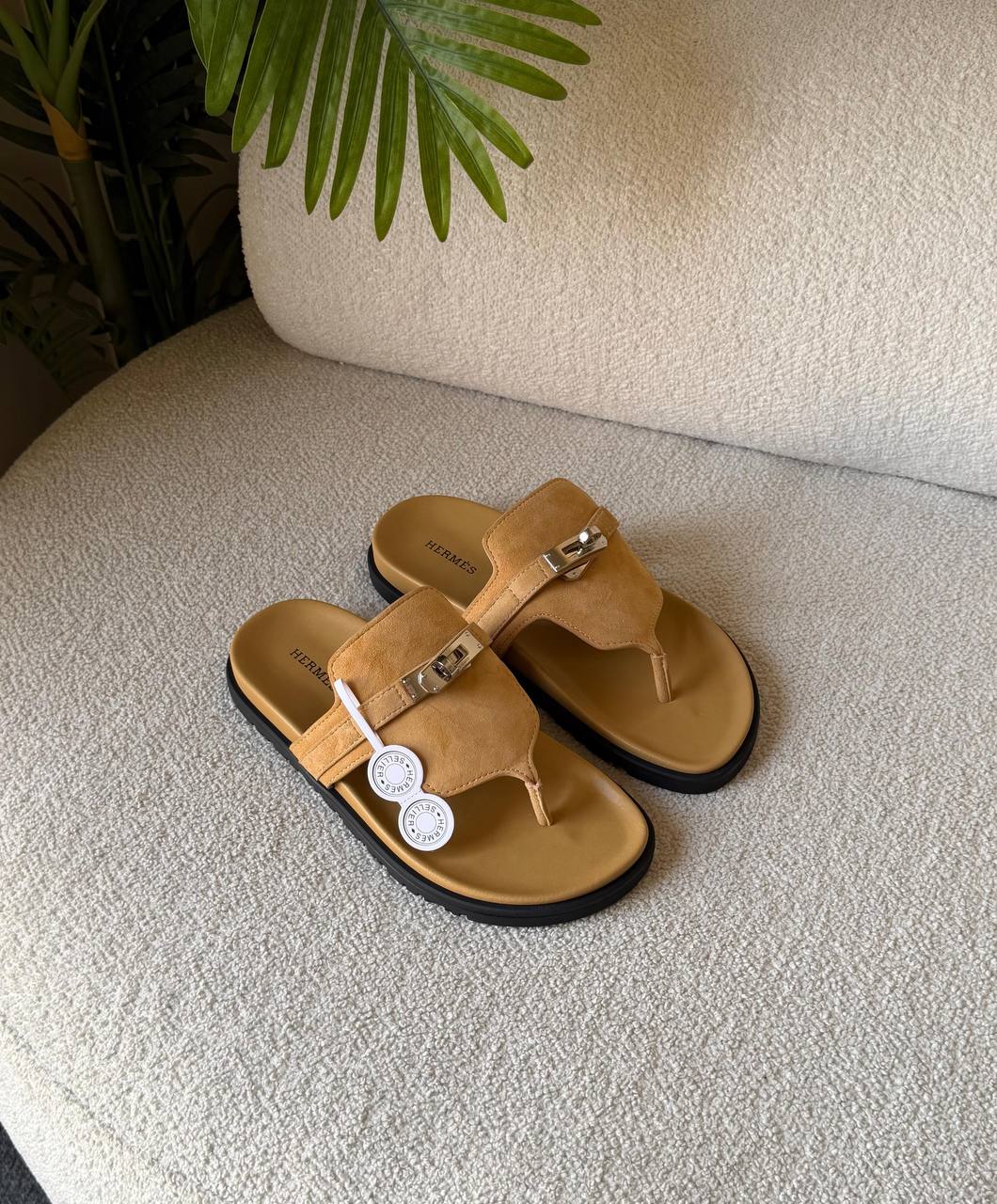 HERMES 
SuperMaster Quality 💯
450 dhs🇦🇪🇦🇪
Size: 36-41 💥

Zain171
♥️♥️♥️