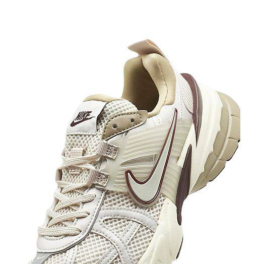 Nike V2k 💨
36-45 AVAILABLE 
190 dhs✅

Zain242
♥️♥️♥️