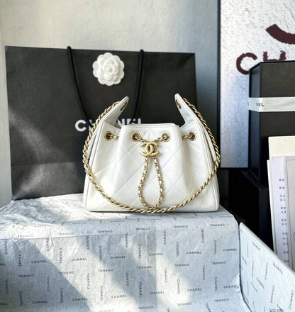 CHANEL 
GOOD QUALITY 
MINI SIZE WITH BOX 
130 dhs🇦🇪🇦🇪
Size: 20 cm

Zain295
♥️♥️♥️