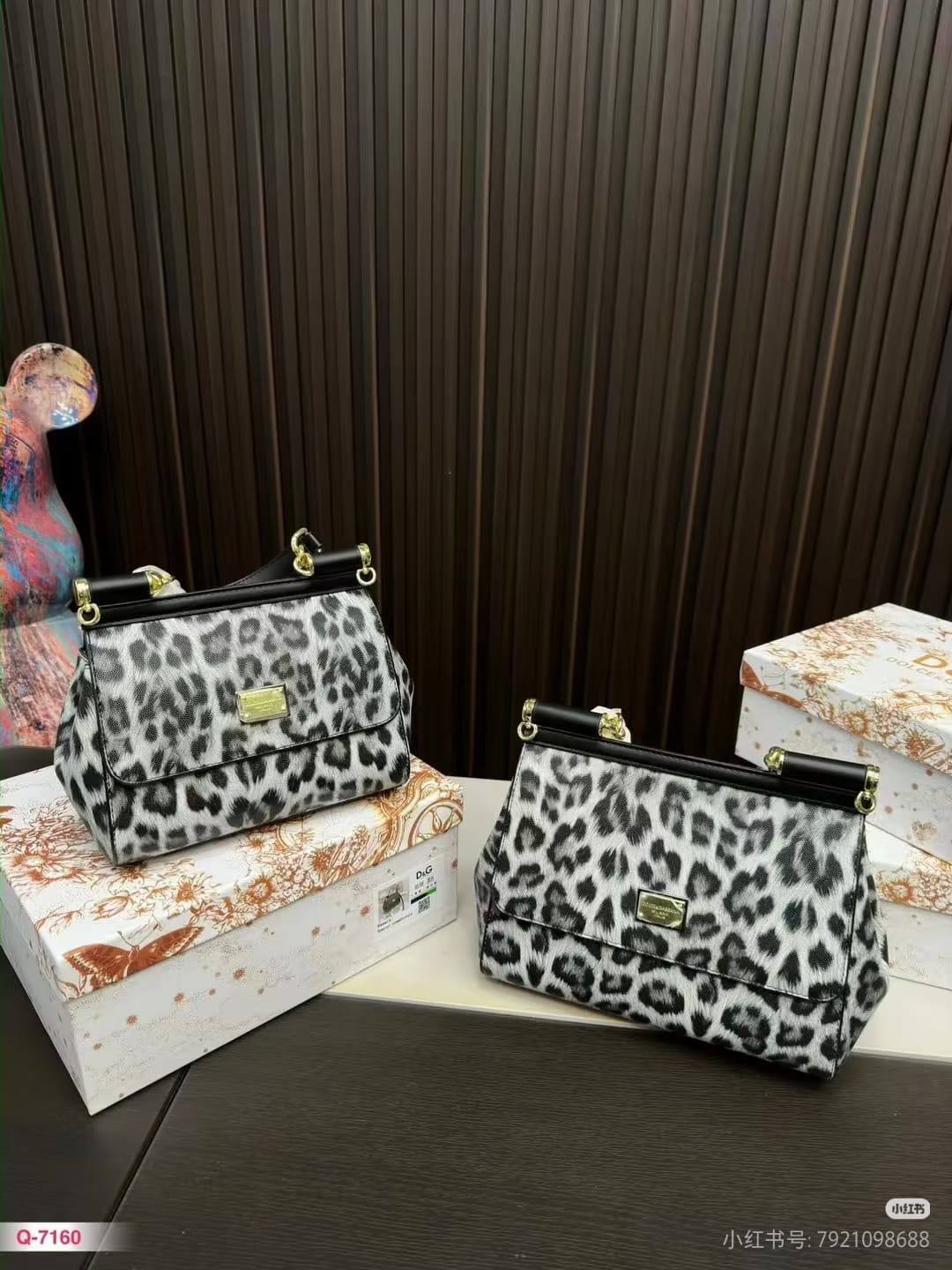 Mixed brands (bags)
Dior
Balenciaga
Lv
Valentino
Chanel
Gucci
Celine
Baguette
Miu Miu

120 dhs🇦🇪🇦🇪

Zain10
♥️♥️♥️