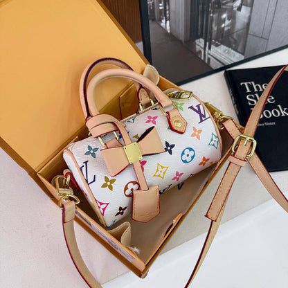 LV
80 dhs✅
size 17×10×12cm

with box
🎁🎁🎁

Zain42
♥️♥️♥️