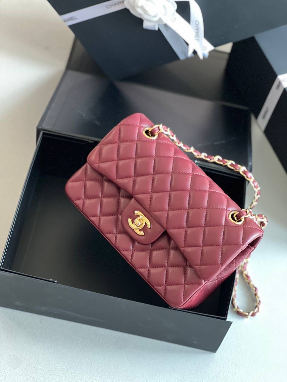 Chanel
25cm 

with box 
🎁🎁🎁

95 dhs🪙🌨️

Zain219
♥️♥️♥️