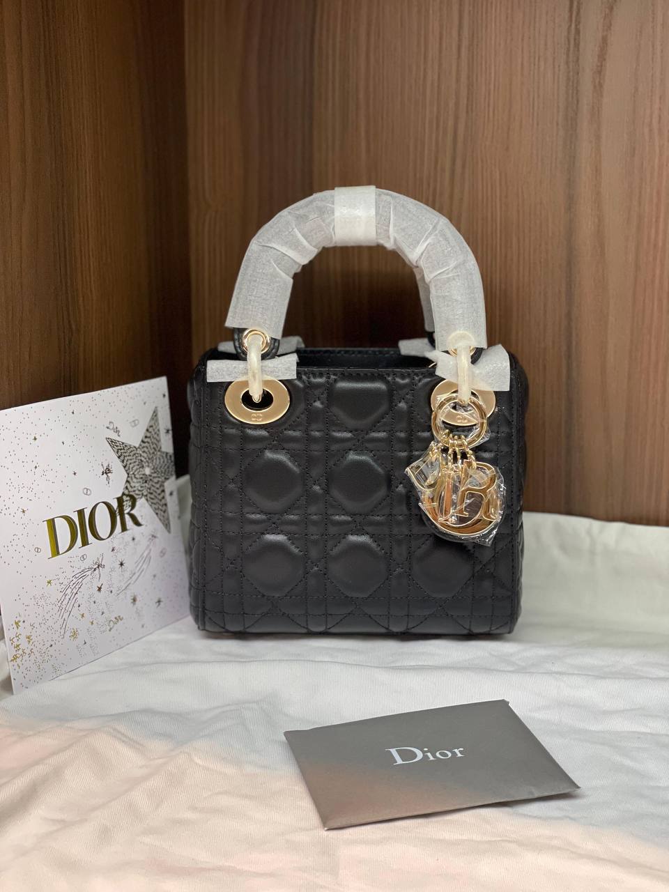 NEW✨DIOR✨
SUPER MASTER QUALITY🫶
WITH FULL PACKAGING🎁
SIZE::✨17 CM✨
1150 dhs🪙💚

Zain255
♥️♥️♥️