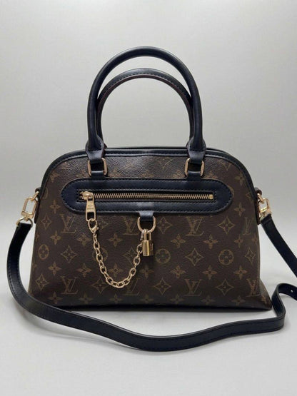 LV
High quality 
2 in 1
110 dhs✅

Zain50
♥️♥️♥️