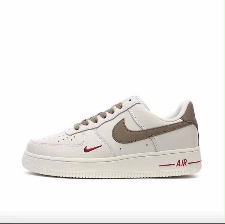 Nike
Size 40 To 45 
110 dhs✅

Zain183
♥️♥️♥️