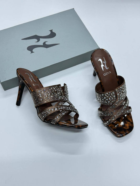 GINA
Size 36-41
115 dhs🪙💕

Zain21
♥️♥️♥️
