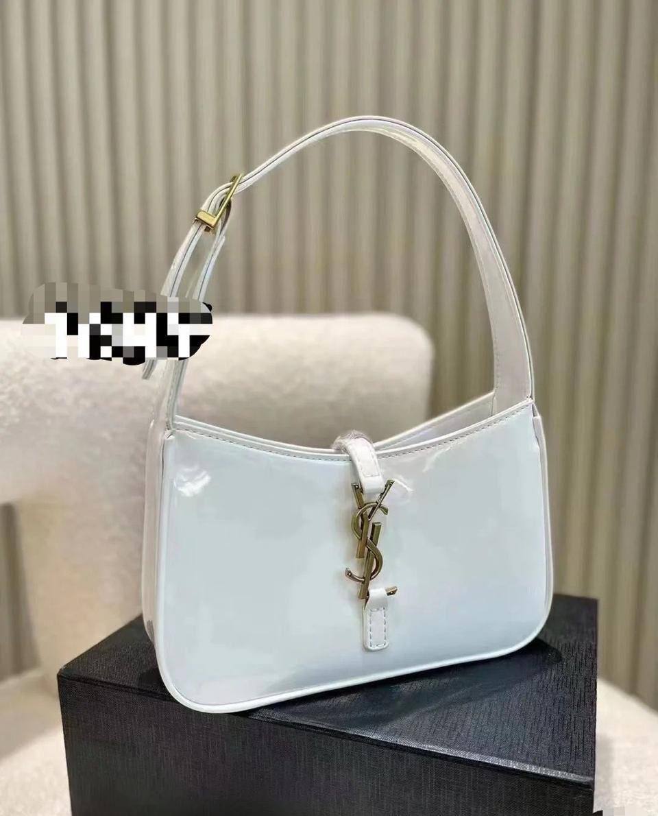 🌷 YSL Hobo
1⃣️ First quality +🎁
Size: 24 * 14 * 6 cm
85 dhs❣️
with box🎁

Zain115
♥️♥️♥️