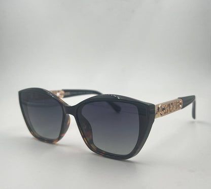CHANEL
Sunglasses 🕶️ 
good quality 💯
With master box 🗃️ 
50 dhs🪙🌨️

Zain273
♥️♥️♥️