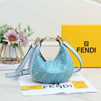 Fendi
Good quality 

with box 🎁🎁🎁

90 dhs💓

Zain186
♥️♥️♥️