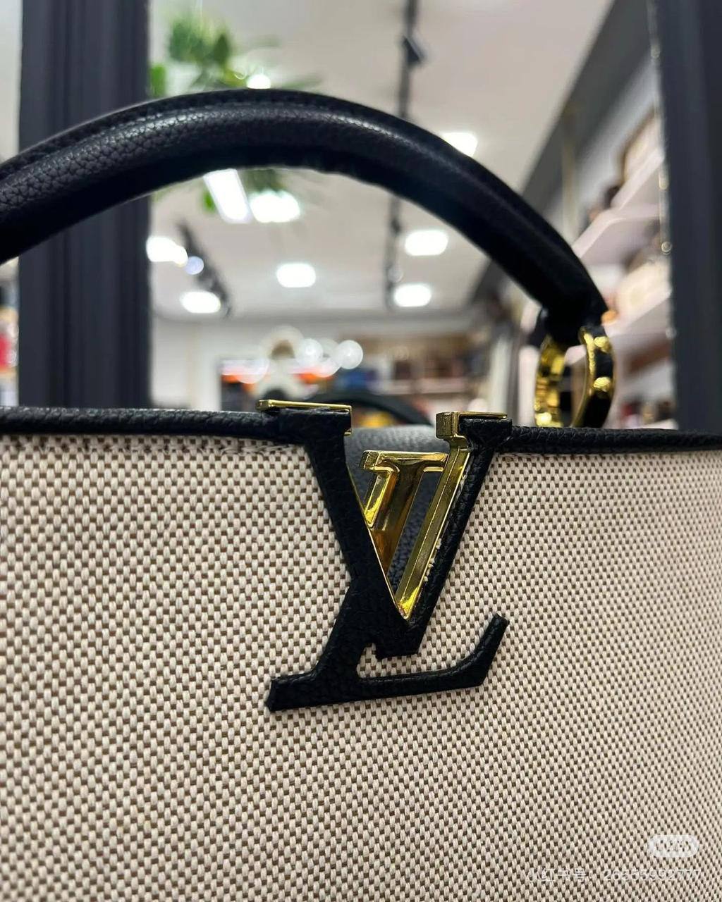 🌹 LV Capitalcines

1️⃣ First Quality +🎁

Size : 25 ~ 21 * 15 cm

100 dhs🇦🇪♥️♥️

 with box🎁

Zain115
♥️♥️♥️