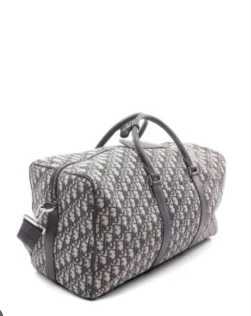Dior

90 dhs🇦🇪🇦🇪

Zain35
♥️♥️♥️