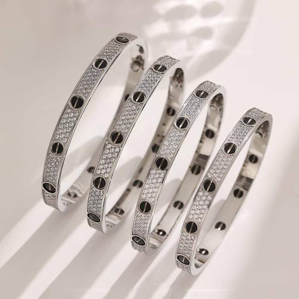 MEN BANGLE
CARTIER 
MASTER ✨💫
125 DHS✅
WITH BOX AND PAPER BAG🛍️🎁

Zain89
♥️♥️♥️