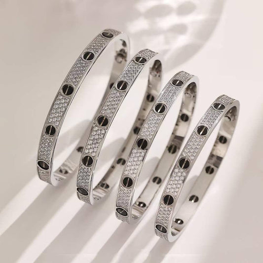 MEN BANGLE
CARTIER 
MASTER ✨💫
125 DHS✅
WITH BOX AND PAPER BAG🛍️🎁

Zain89
♥️♥️♥️