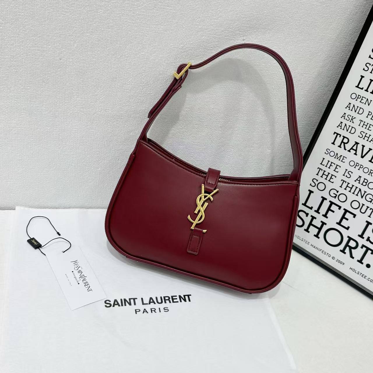 YSL
with box
🎁🎁🎁

95 dhs🪙🌨️

Zain177
♥️♥️♥️