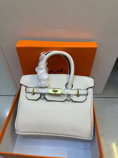 Mix Bag 
Good quality
Hermes
Dior

95 dhs🇦🇪🇦🇪

With box 📦 

Zain70 
♥️♥️♥️