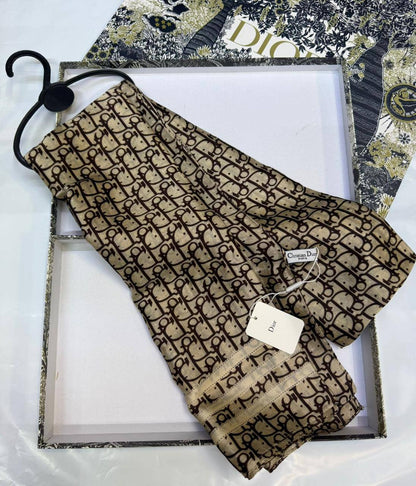 Dior
Silk scarf 
40 dhs✅
55 dhs✅ 

with box
🎁🎁🎁

Zain93
♥️♥️♥️