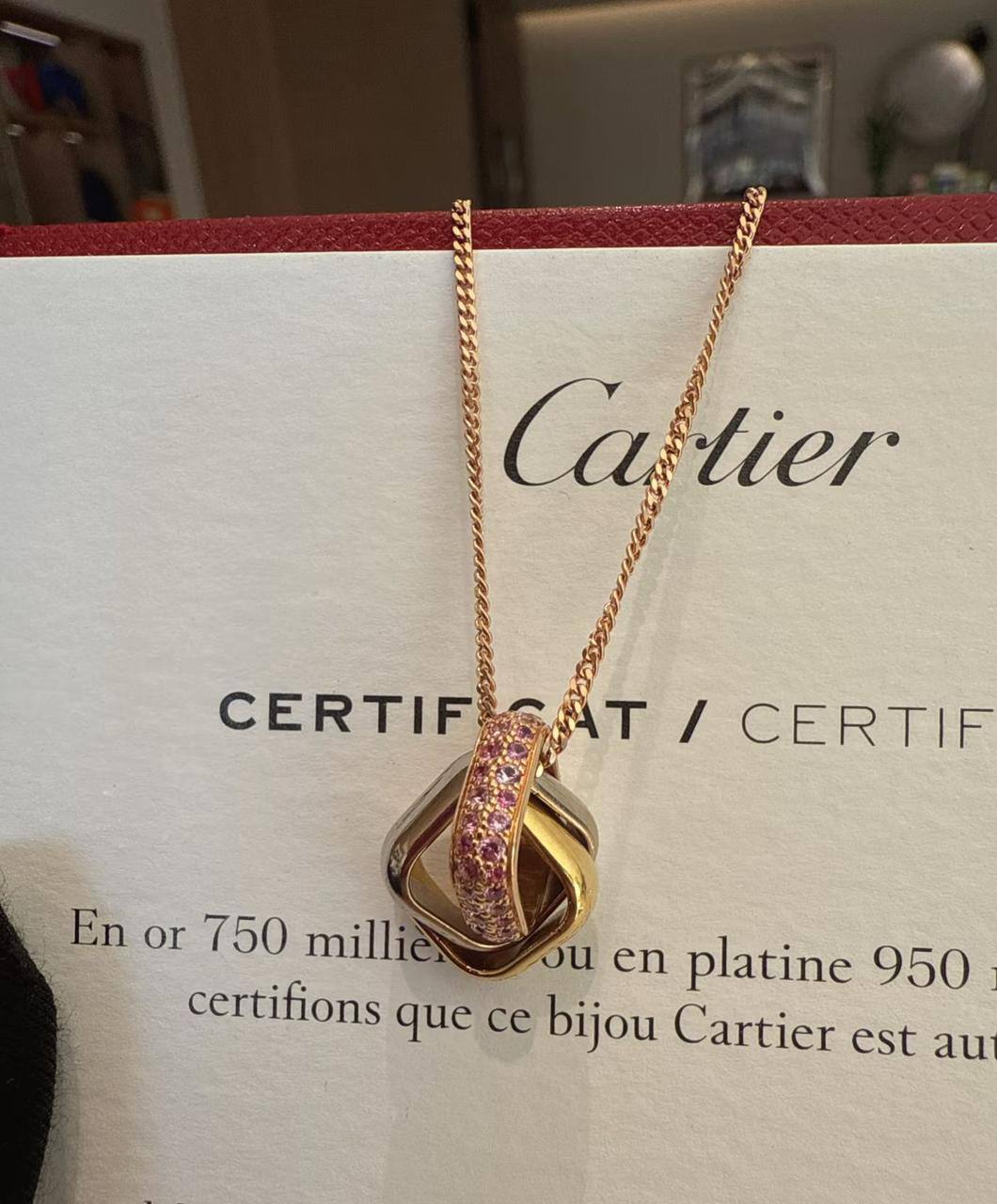 Cartier ❤️‍🔥*
Necklace 🦋
Master quality 💯
With normal boxes 📦 
70 dhs🪙💚
With master box 🗃️ 
110 dhs🪙💚

Zain216
♥️♥️♥️