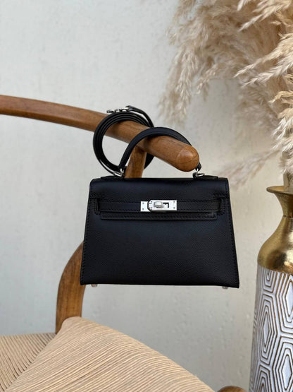 HERMES
19cm
340 dhs✅
Top quality 
With box🎁

Zain167
♥️♥️♥️