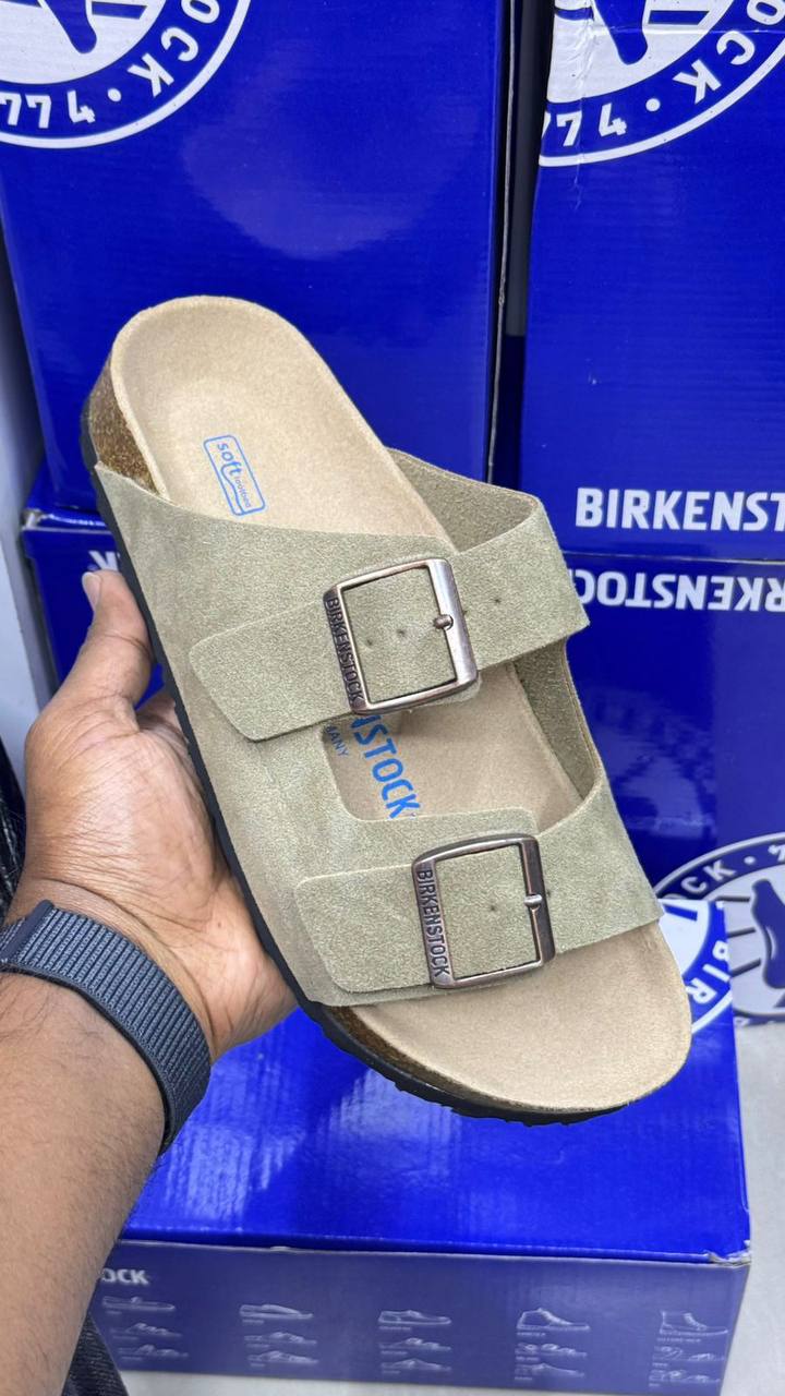 Birkenstock
Size 36-45
130 dhs✅

Zain183
♥️♥️♥️