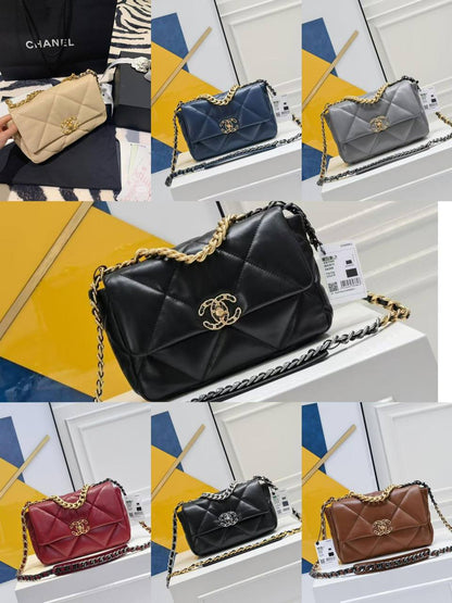New arrival 
Chanel🙋🏻🙋🏻🌹🌹
Master
26cm 💕💕
420 dhs🪙💕

Zain228
♥️♥️♥️