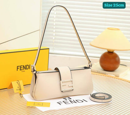 Fendi
Good quality 

with box 🎁🎁🎁

90 dhs💓

Zain186
♥️♥️♥️