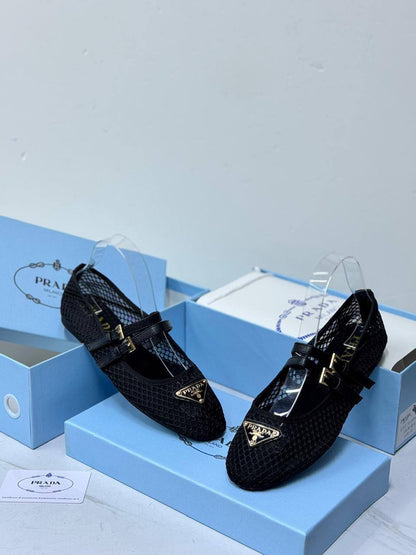PRADA 
SIZE 36-41
105 dhs💓

Zain21
♥️♥️♥️