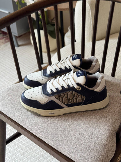 DIOR 
AAA quality
size:40 to 46 

500 dhs🇦🇪🇦🇪

Zain185
♥️♥️♥️