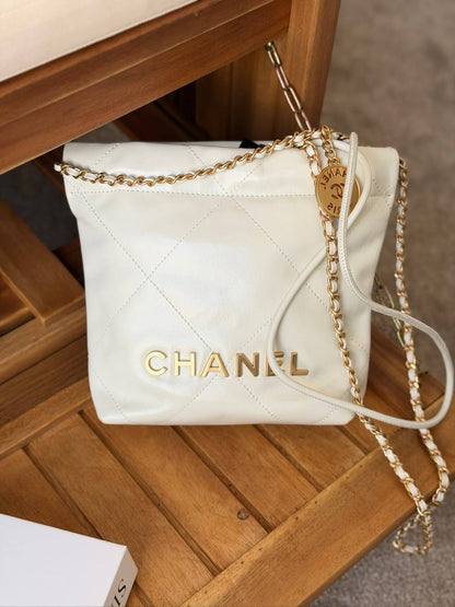 CHANEL 
Super Master Quality ⚡️
Original packing🎁
Size 20CM📏

For Price 👇 WhatsApp✅
0568585901 
0507557372
0552275751 Owner Zain 👌

Zain321
♥️♥️♥️