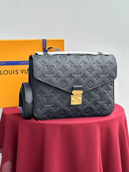 LV
90 DHS✅

With box
🎁🎁🎁

25 cm

Zain219
♥️♥️♥️