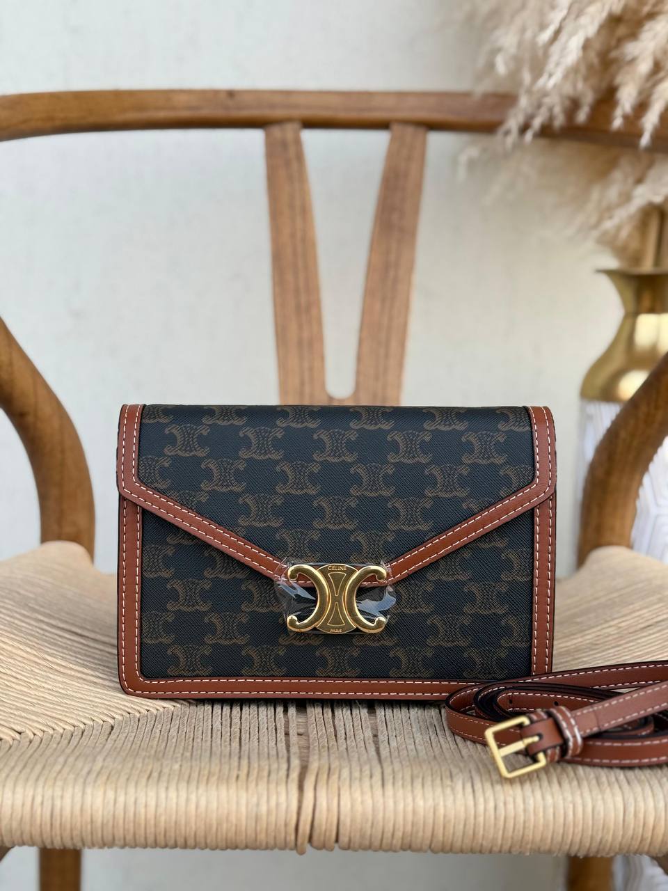 CELINE
22cm
330 dhs💓
Top quality 
With box🎁

Zain167
♥️♥️♥️