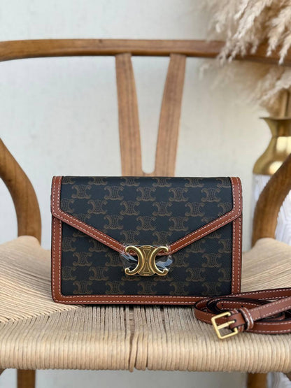 CELINE
22cm
330 dhs💓
Top quality 
With box🎁

Zain167
♥️♥️♥️