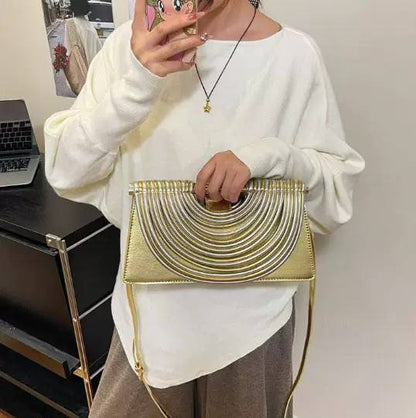BOTTEGA NEW CAME GOOD QUALITY WITH BOX 
120 dhs✅

Zain295
♥️♥️♥️