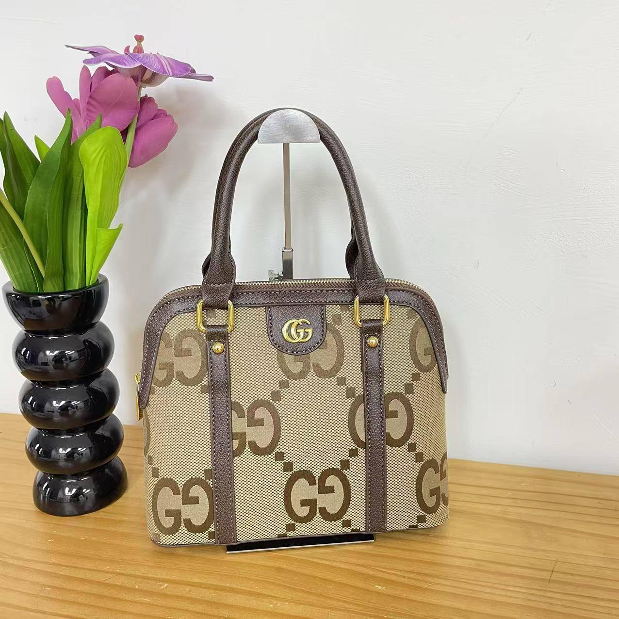 GUCCI
GOOD QUALITY 
SIZE:25.5cm
90 dhs🪙

Zain04
♥️♥️♥️