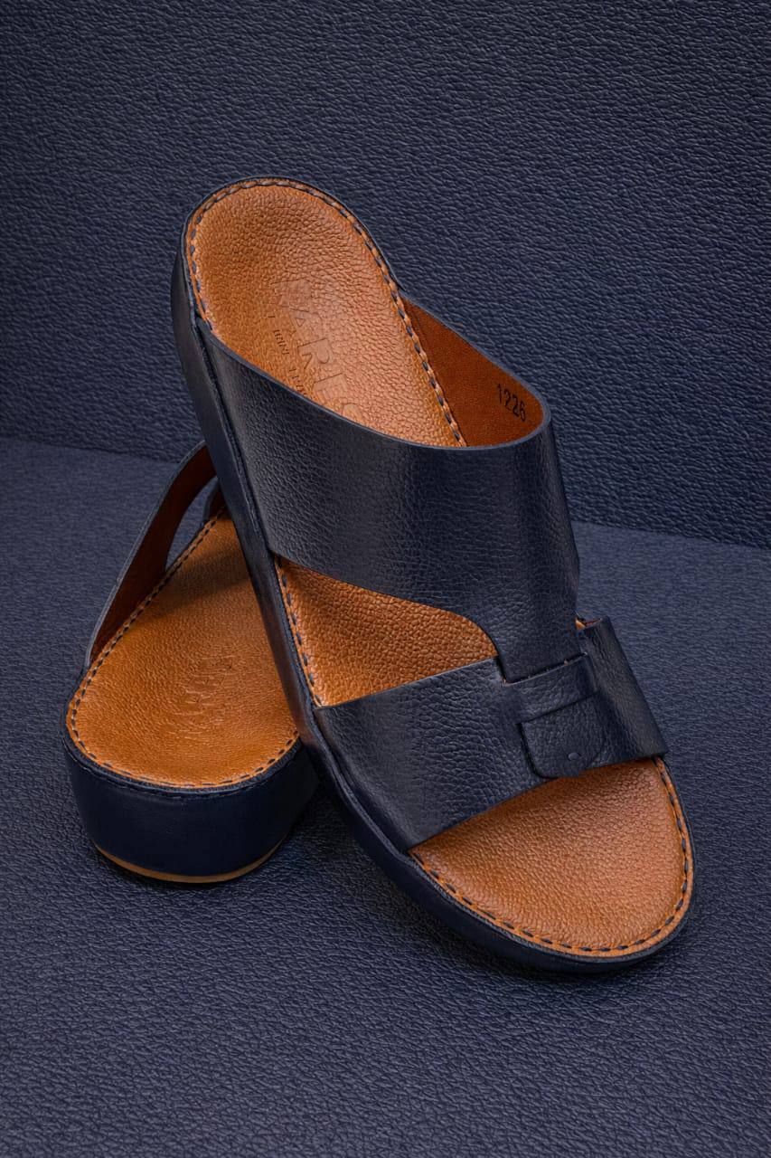 Orginal Slipper 
230 dhs🪙🌨️ 
Size (40/41/42/43/44/45/46)

Zain78
♥️♥️♥️