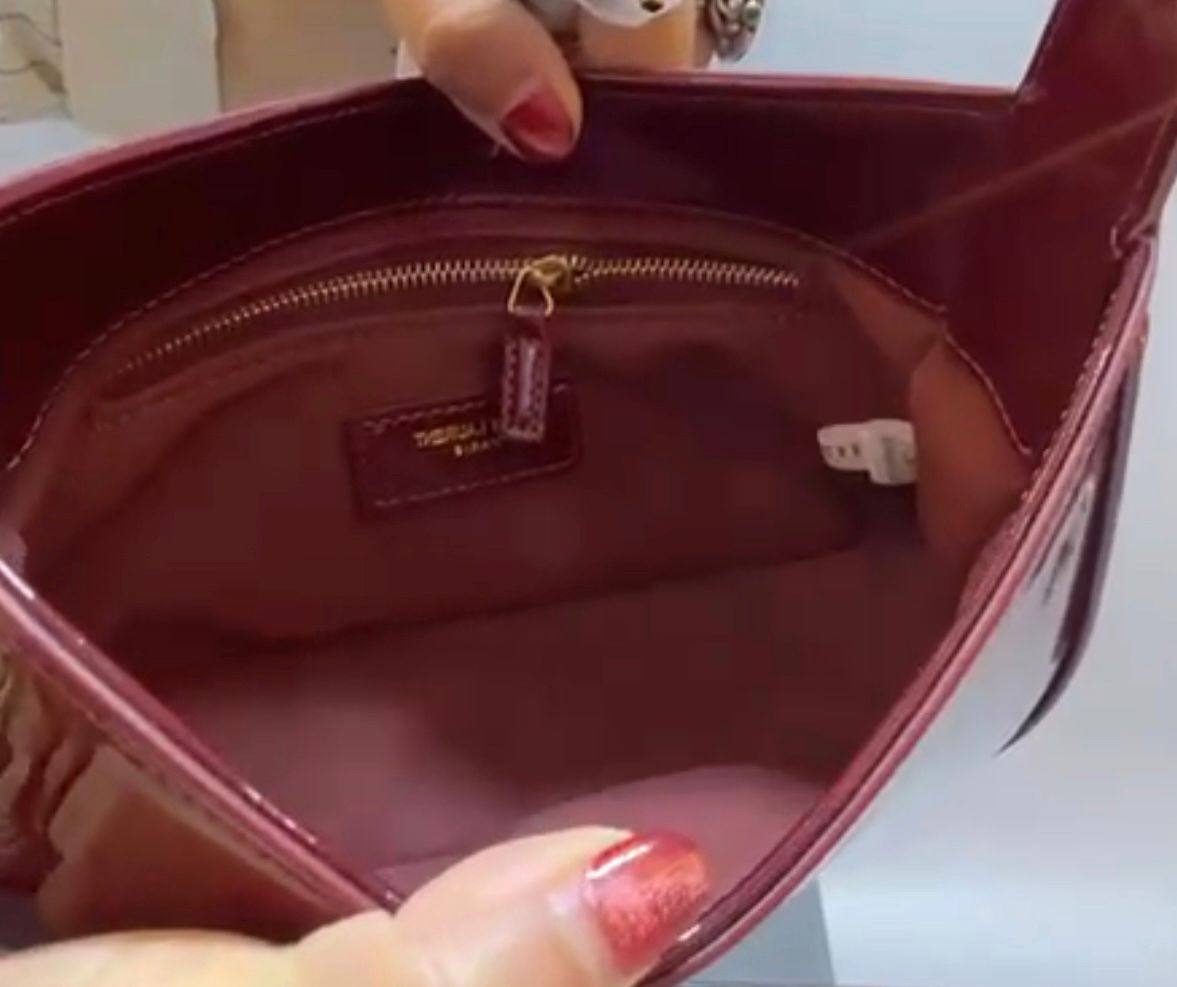 YSL

NEW CAME
Copy one
Withbox

135 dhs🇦🇪🇦🇪

Zain295
♥️♥️♥️