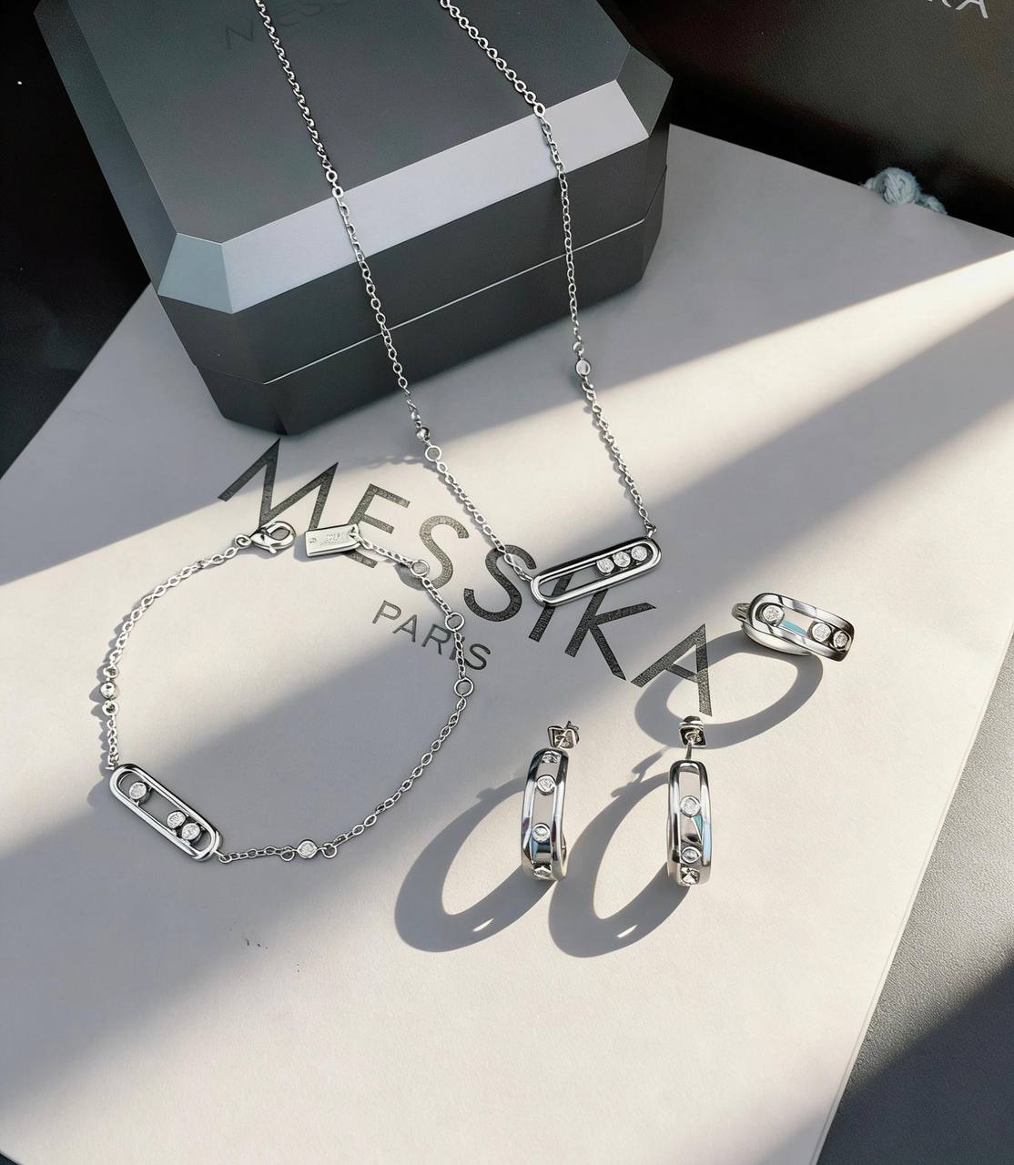 MESSIKA SET 
NECKLACE BRACELET EARRINGS RING WITH BOX AND PAPER BAG🛍️🎁 130 DHS✅

Zain89
♥️♥️♥️