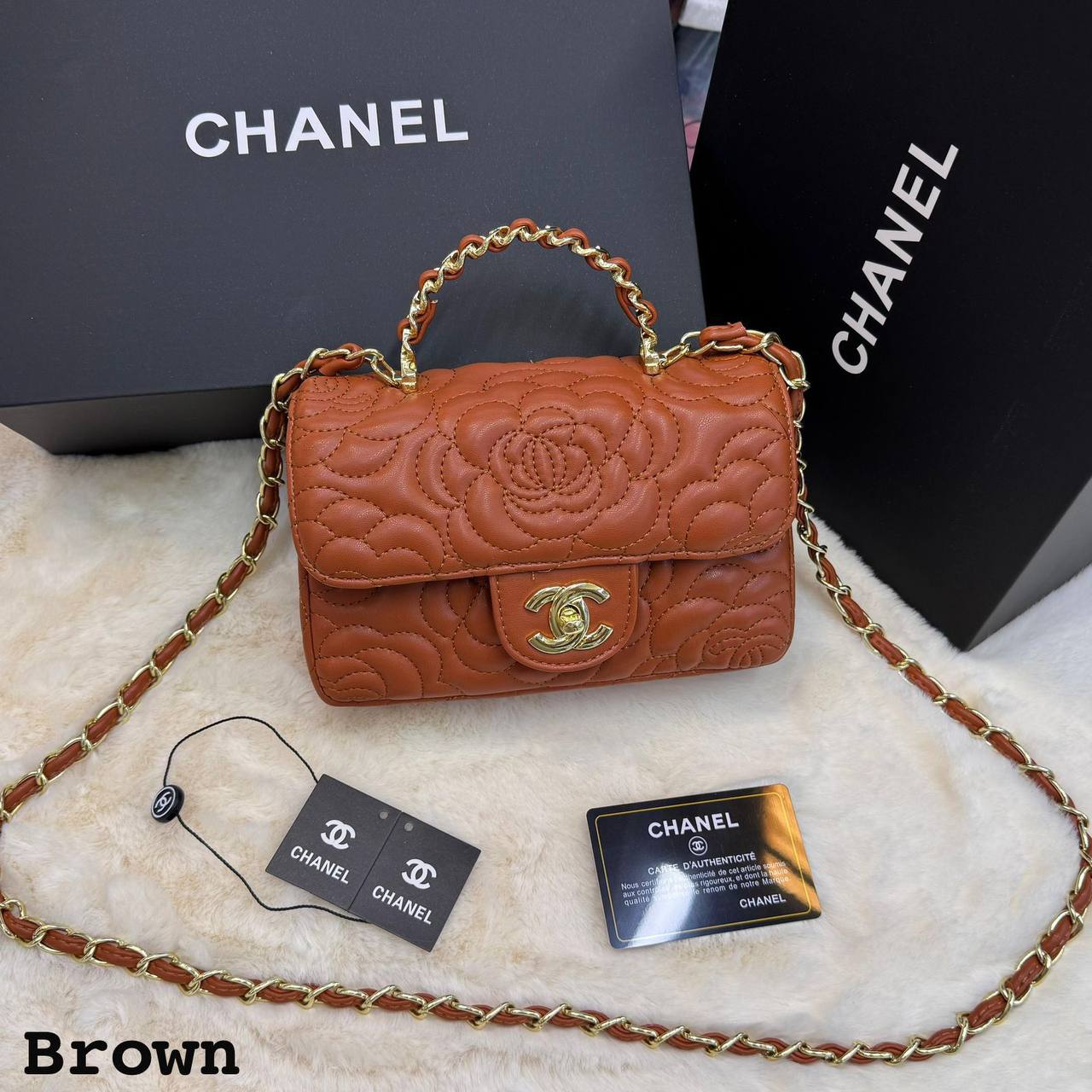 ᴄʜᴀɴᴇʟ ᴛᴏᴘ ʜᴀɴᴅʟᴇ/ chain
ᴇᴍʙʀᴏɪᴅᴇᴅ ғᴏʟʟᴏᴡᴇʀ 
ɢᴏʟᴅ ʜᴀʀᴅᴡᴀʀᴇ 
ᴡɪᴛʜʙᴏx
🎁🎁🎁

ᴄᴀᴠɪᴀʀ 
sɪᴢᴇ:20ᴄᴍ
95 dhs🪙🌨️

Zain56
♥️♥️♥️