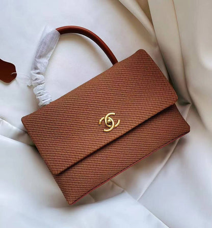 Chanel 

Best quality 

95 dhs✅

size 27 CM

Zain290
♥️♥️♥️