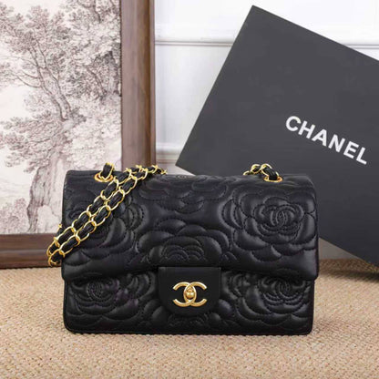 CHANEL

 NEW CAME GOOD QUALITY 
WITH BOX 
🎁🎁🎁

110 dhs💓

Zain39
♥️♥️♥️