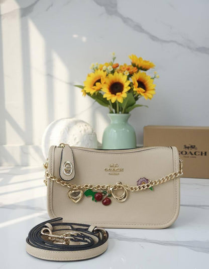 COACH 
GOOD QUALITY 
90 dhs🪙🌨️

WITH BOX 📦

Zain28
♥️♥️♥️