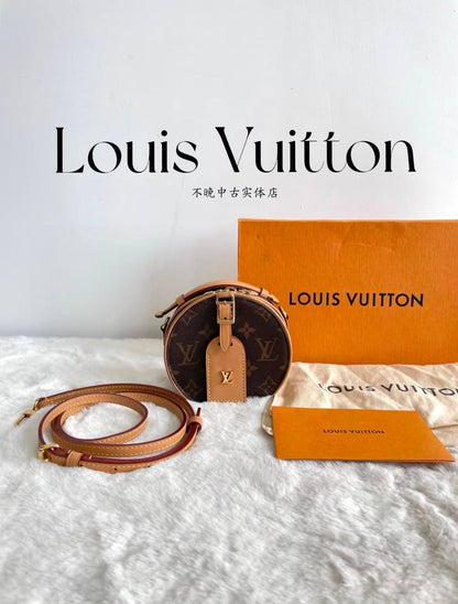 LV
100 dhs💓
size：mini
Good-quality with box

Zain35
♥️♥️♥️