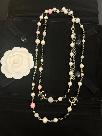 CHANEL
*NECKLACE* 🔅

120 dhs❣️
*WITH BOX AND PAPER BAG*
🎁🎁🎁

Zain89
♥️♥️♥️