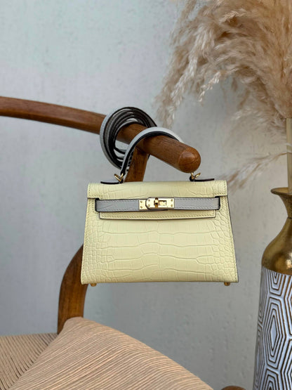HERMES
19cm
360 dhs🇦🇪🇦🇪

Top quality 
With box🎁

Zain167
♥️♥️♥️