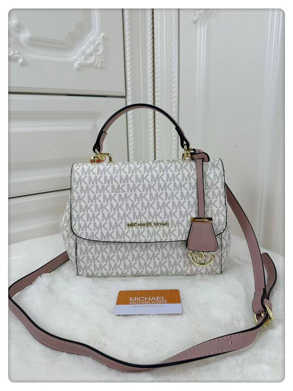 MK
23cm 
with box 
🎁🎁🎁

110 dhs🪙🌨️

Zain143
♥️♥️♥️