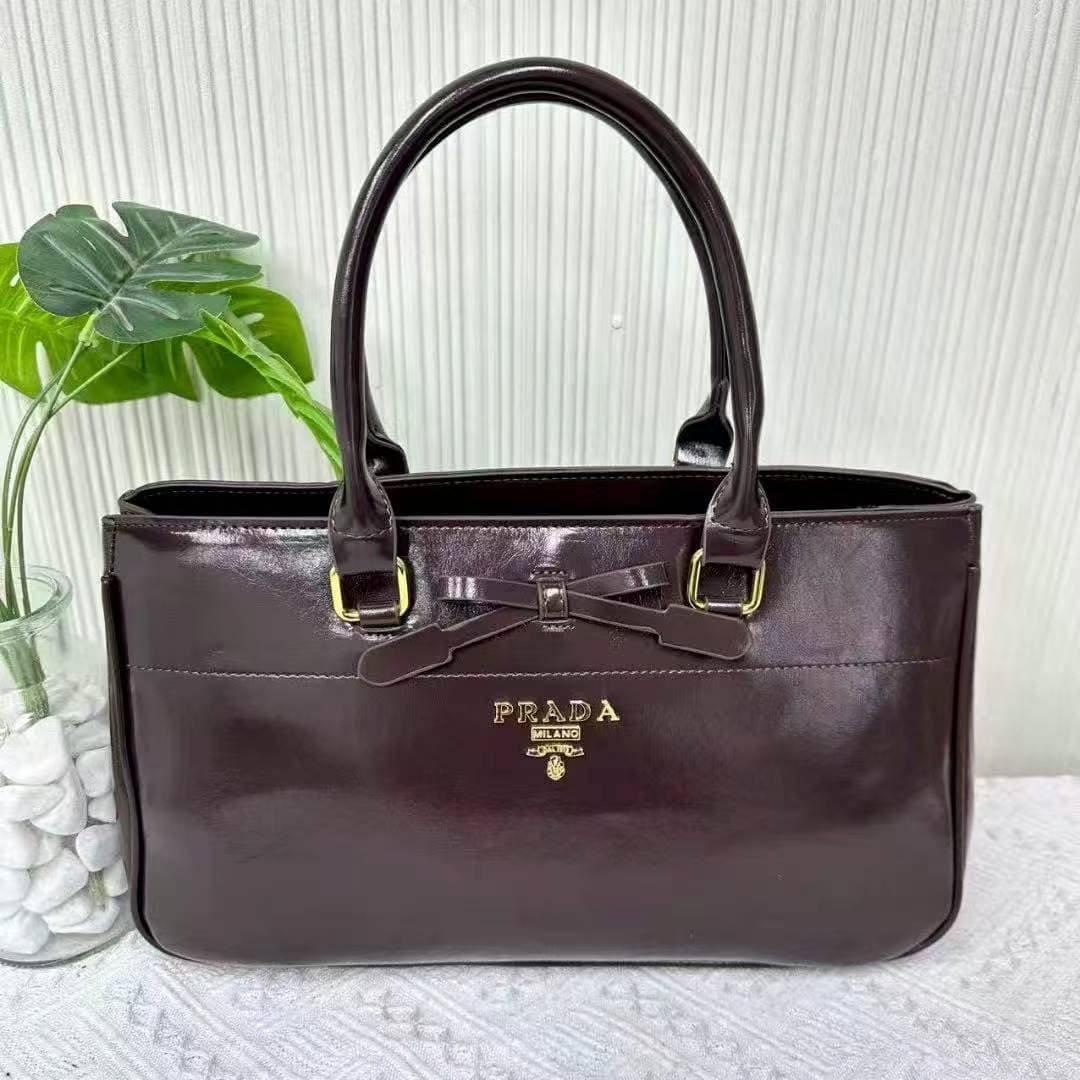 New prada 
80 dhs🇦🇪🇦🇪

Zain232
♥️♥️♥️