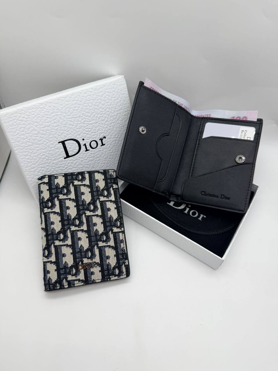 Wallets 

with box
🎁🎁🎁

65 dhs✅
good quality

Zain33
♥️♥️♥️